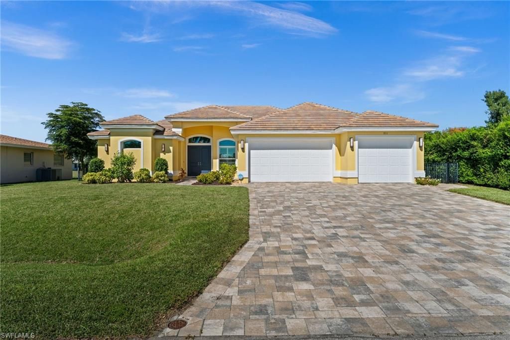 211 SE 37th LN, Cape Coral, FL 33904