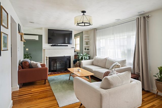 12 Karen Rd, Woburn, MA 01801