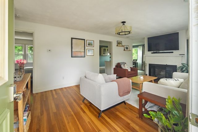 12 Karen Rd, Woburn, MA 01801