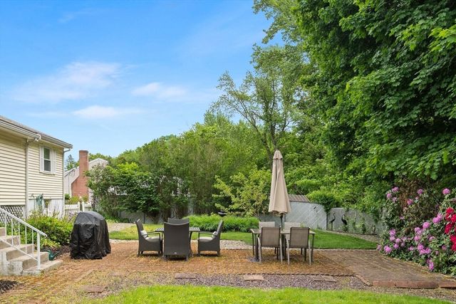 12 Karen Rd, Woburn, MA 01801