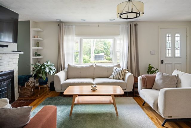 12 Karen Rd, Woburn, MA 01801