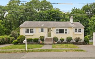 12 Karen Rd, Woburn, MA 01801