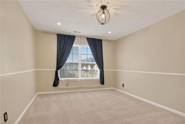 962 Foxboro DR, Newport News, VA 23602