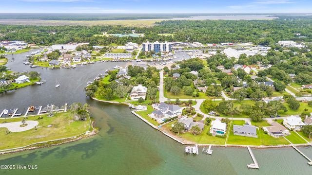 4425 Arendell Street 609, Morehead City, NC 28557