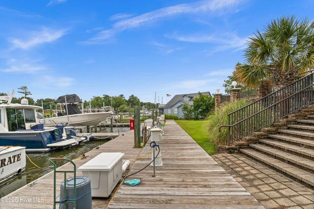 4425 Arendell Street 609, Morehead City, NC 28557