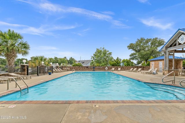 4425 Arendell Street 609, Morehead City, NC 28557