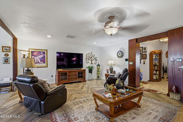 9517 DESERT HILLS Lane, El Paso, TX 79925