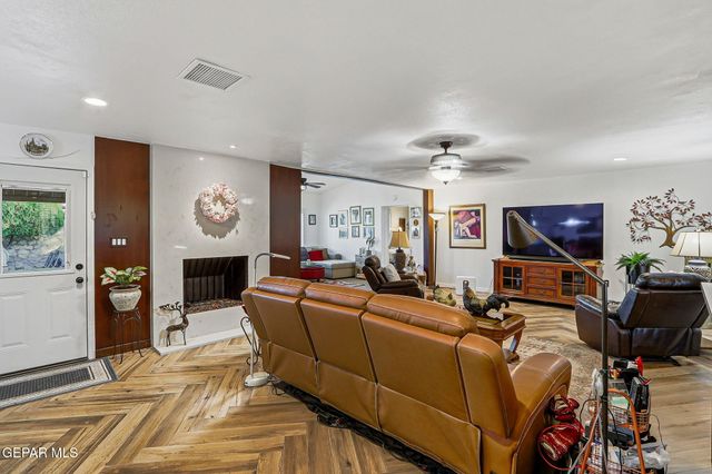 9517 DESERT HILLS Lane, El Paso, TX 79925