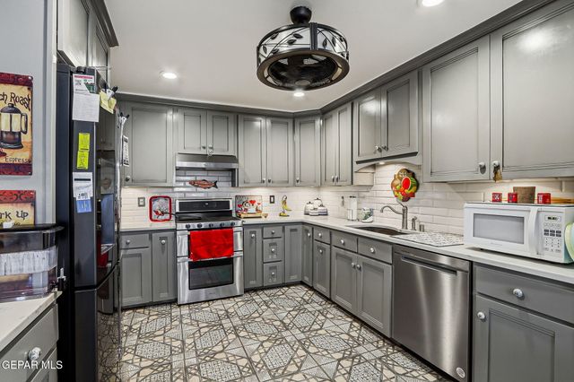 9517 DESERT HILLS Lane, El Paso, TX 79925