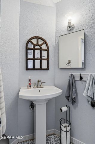 9517 DESERT HILLS Lane, El Paso, TX 79925