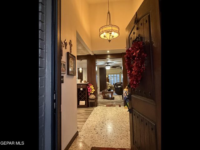 9517 DESERT HILLS Lane, El Paso, TX 79925