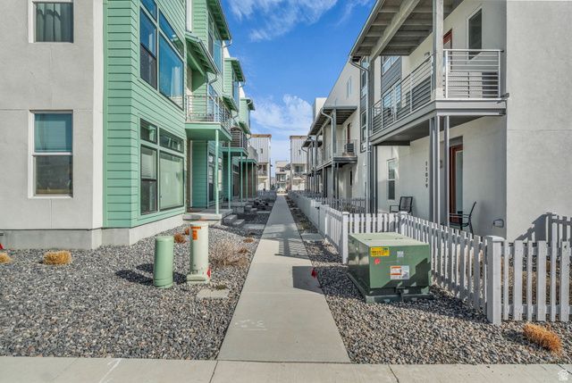 11059 S FREESTONE RD, South Jordan, UT 84095