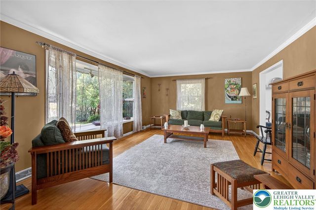 1466 Willowbrook Drive, Lower Saucon Twp, PA 18015