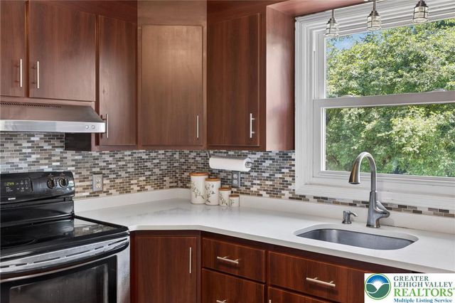 1466 Willowbrook Drive, Lower Saucon Twp, PA 18015