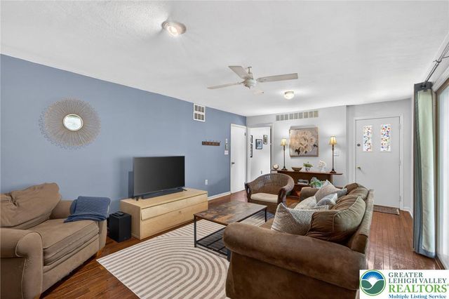 1466 Willowbrook Drive, Lower Saucon Twp, PA 18015
