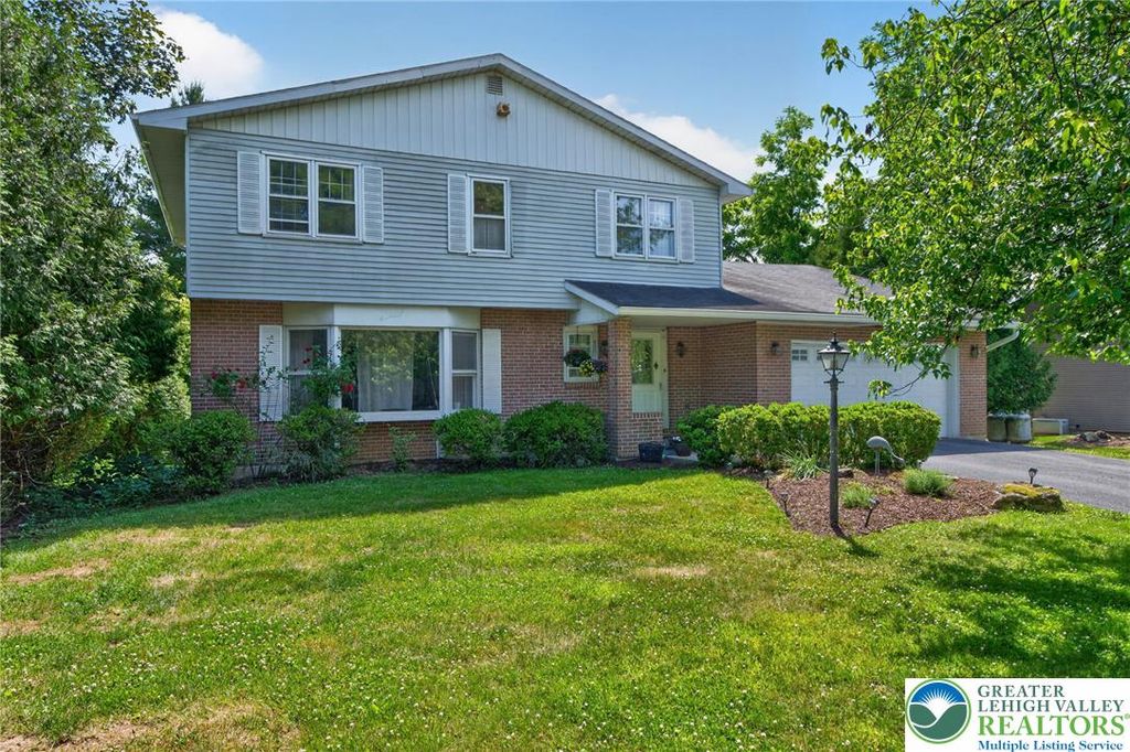 1466 Willowbrook Drive, Lower Saucon Twp, PA 18015