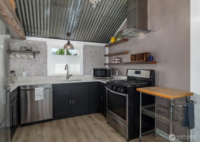 233 W Washington Street, Sequim, WA 98382