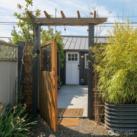 233 W Washington Street, Sequim, WA 98382