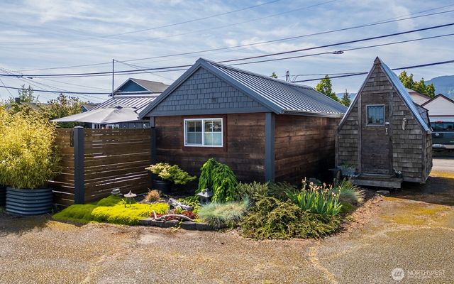 233 W Washington Street, Sequim, WA 98382
