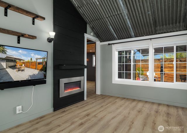 233 W Washington Street, Sequim, WA 98382