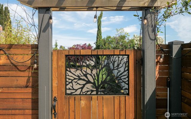 233 W Washington Street, Sequim, WA 98382
