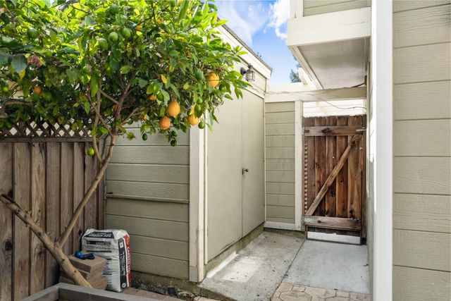 2064 Rialto Court, Mountain View, CA 94043