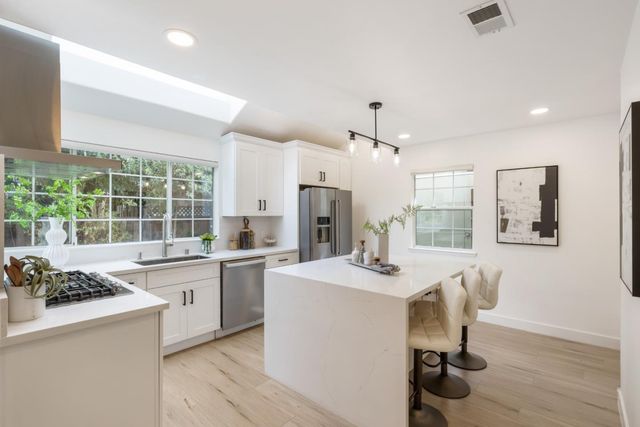 2064 Rialto Court, Mountain View, CA 94043