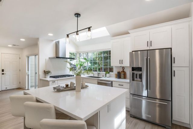 2064 Rialto Court, Mountain View, CA 94043