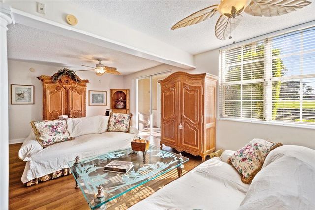 11720 SAINT ANDREWS Place 107, Wellington, FL 33414