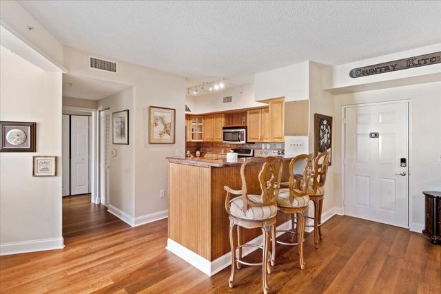 11720 SAINT ANDREWS Place 107, Wellington, FL 33414