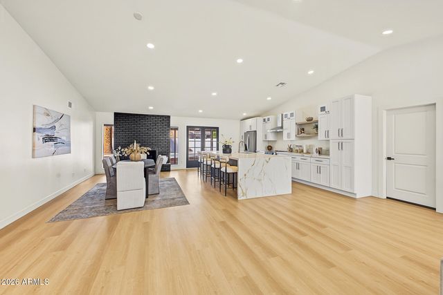 2324 E CORTEZ Street, Phoenix, AZ 85028