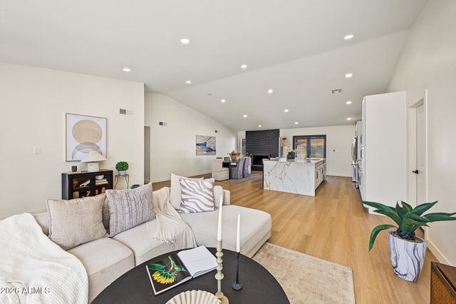 2324 E CORTEZ Street, Phoenix, AZ 85028