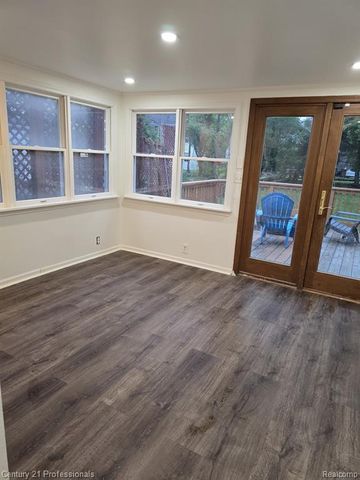 3813 Brewster Street, Dearborn, MI 48120