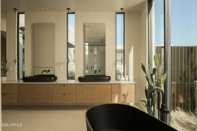 5287 N INVERGORDON Road, Paradise Valley, AZ 85253