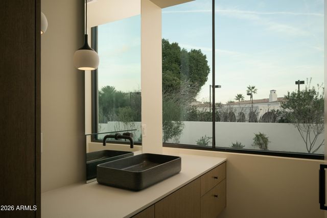 5287 N INVERGORDON Road, Paradise Valley, AZ 85253