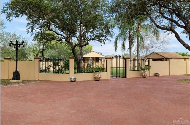 2301 Tanglewood Lane, Weslaco, TX 78596