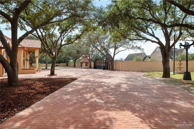 2301 Tanglewood Lane, Weslaco, TX 78596