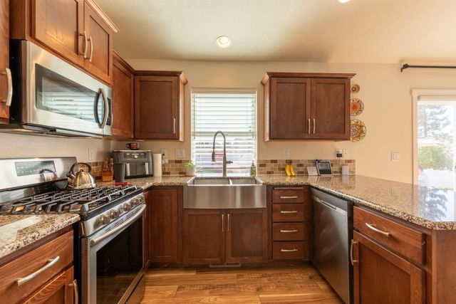504 E Parker Dr, Colbert, WA 99005