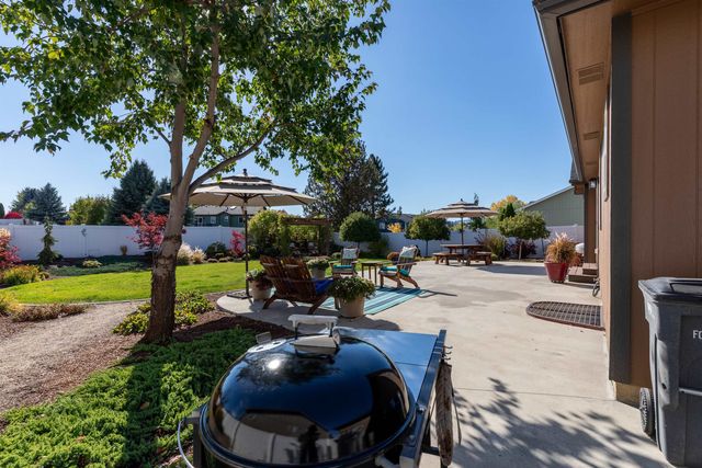 504 E Parker Dr, Colbert, WA 99005
