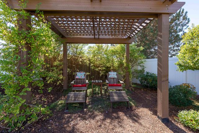 504 E Parker Dr, Colbert, WA 99005