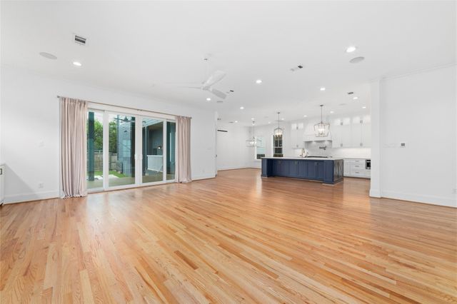 319 E 26th Street, Houston, TX 77008