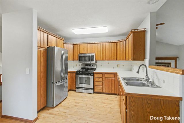 4386 Ridge Lane, Wyoming, MI 49519