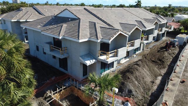 3863 NE 23rd Avenue A-8, Lighthouse Point, FL 33064