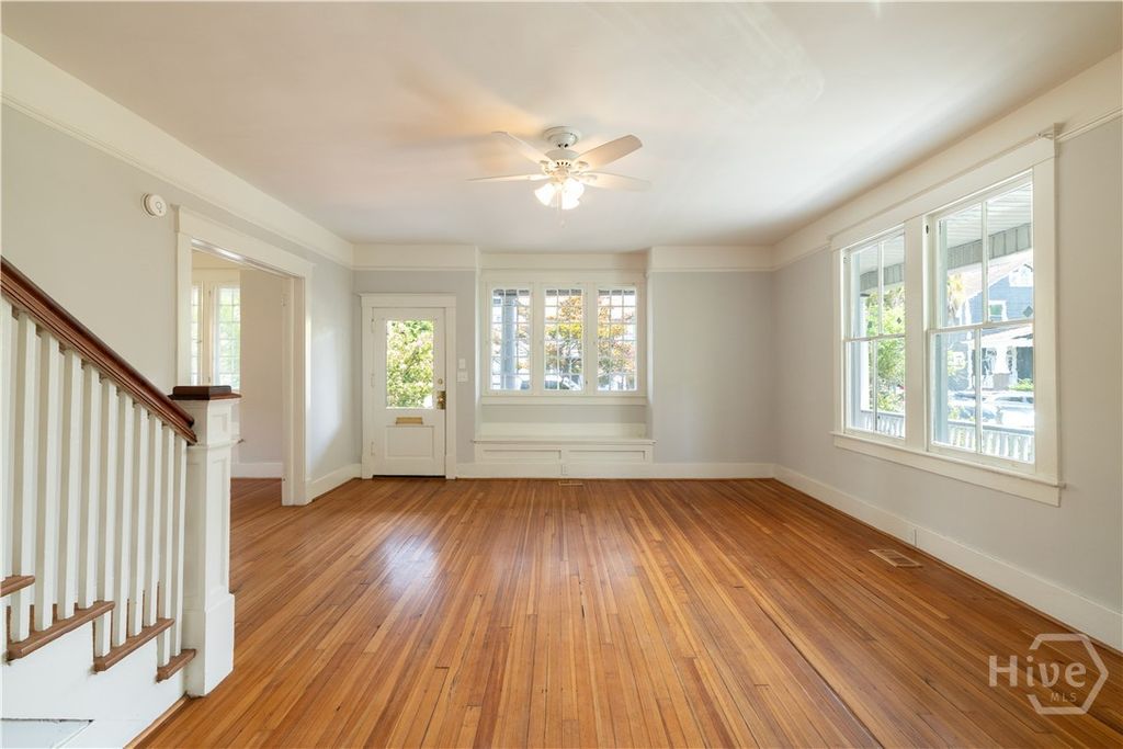 Image 11 of property listing at 507 Maupas Avenue, Savannah, GA 31401
