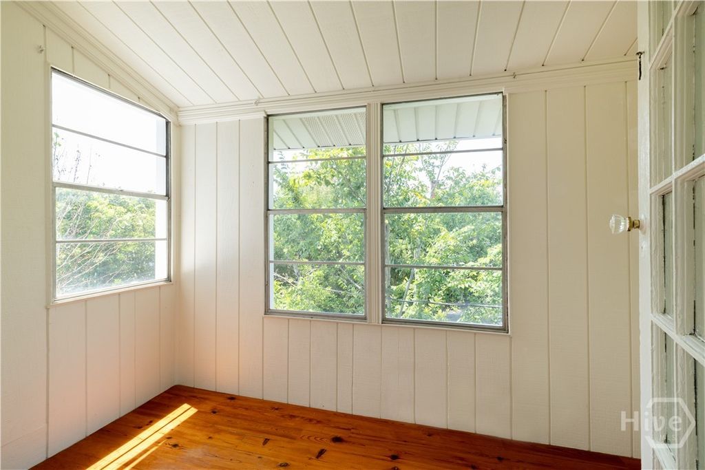 Image 23 of property listing at 507 Maupas Avenue, Savannah, GA 31401