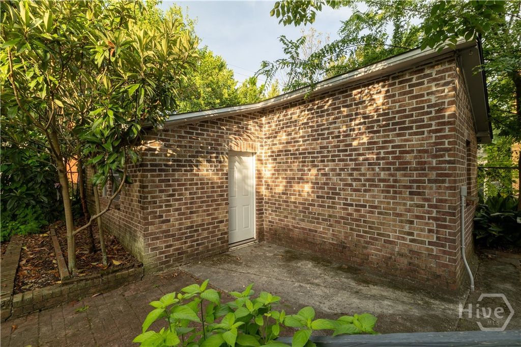 Image 34 of property listing at 507 Maupas Avenue, Savannah, GA 31401