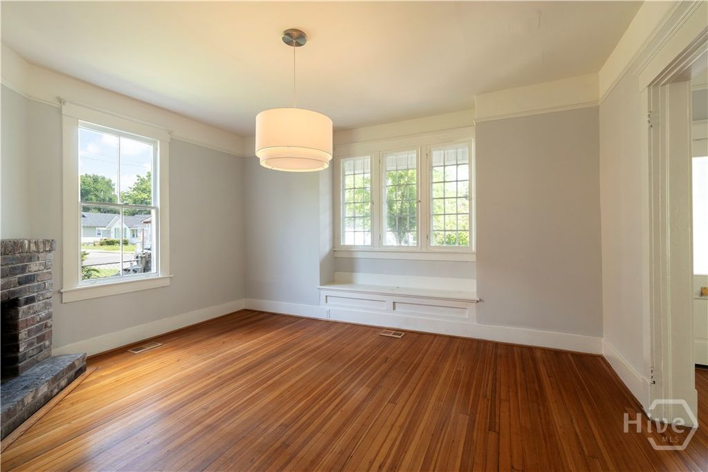 Image 8 of property listing at 507 Maupas Avenue, Savannah, GA 31401