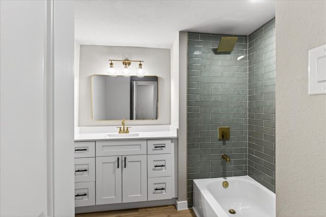 107 Lakewood Drive, Mabank, TX 75156