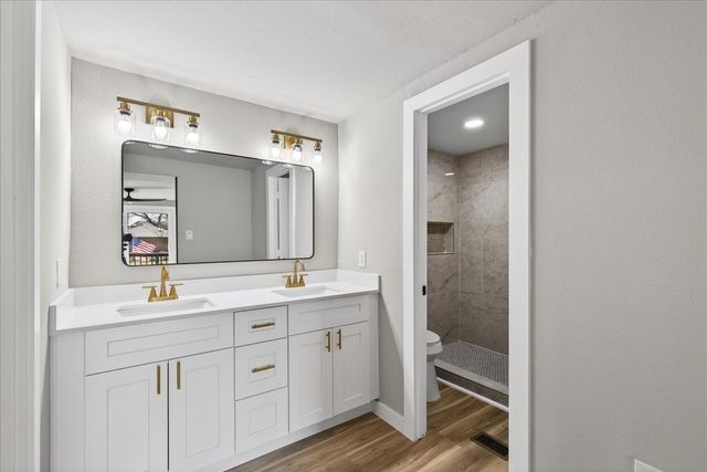 107 Lakewood Drive, Mabank, TX 75156