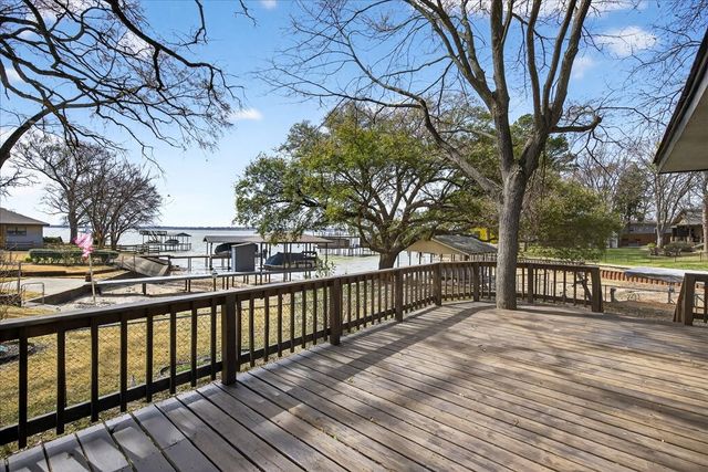 107 Lakewood Drive, Mabank, TX 75156